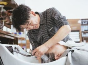 【平均月収40万円以上】愛知〈一宮市・江南市〉採用強化中！★<美容師>として安定して稼ぎたいなら★高水準給与の理美容大手プラージュ★勤務地＆働き方選べます！《週休2日制｜希望休相談可◎》指名制ではないので幅広い年齢層のお客様を接客できる★