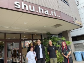 シャンプーや簡単なカラーができれば時給1300円スタート★［経験浅め&通信生も大歓迎］幅広いスキルも学べます◎【人気のヘッドスパ技術でワンランク上の美容師へ】